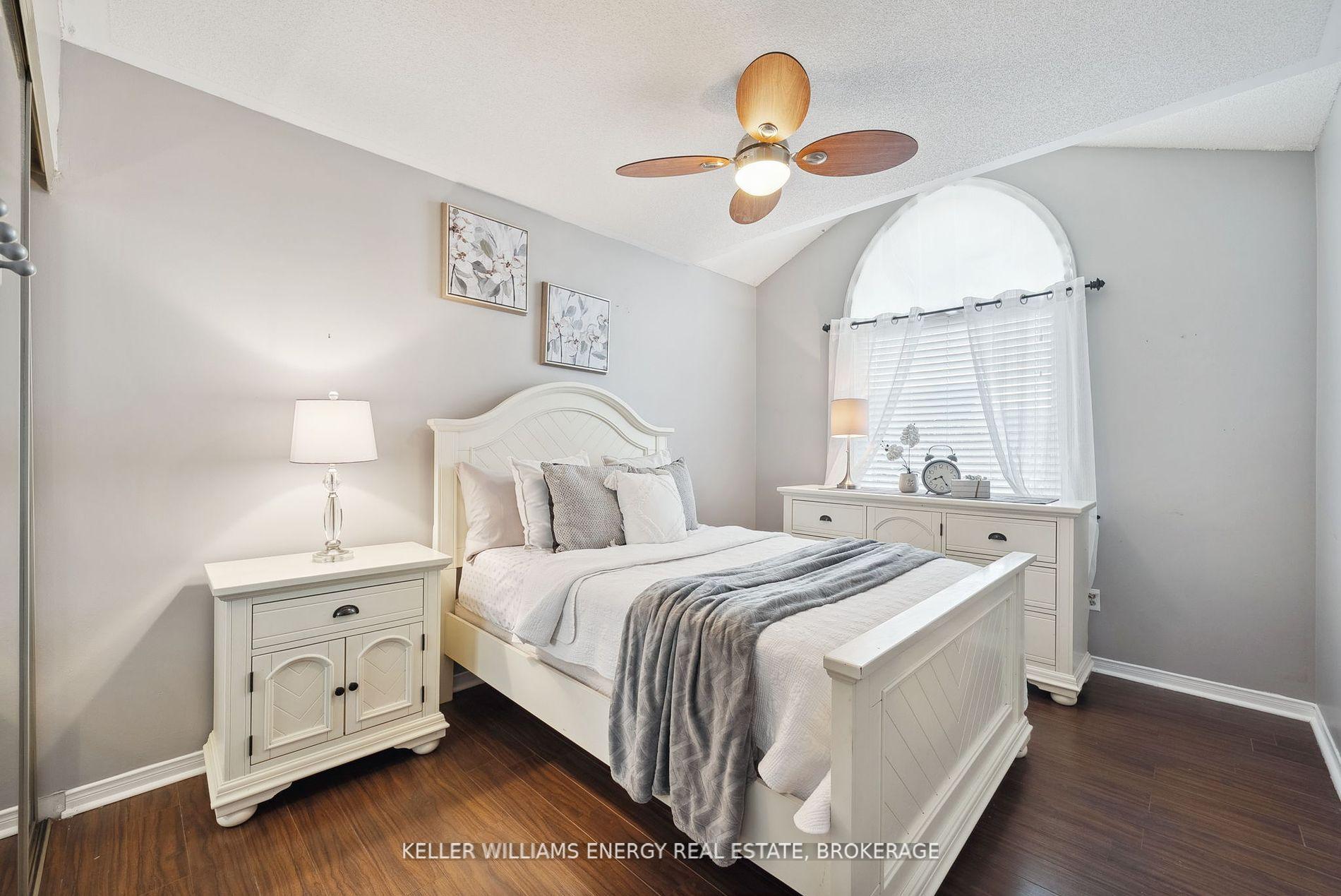 Photo 24 of 41 Underwood Drive, Whitby, Brooklin — HOMEH
