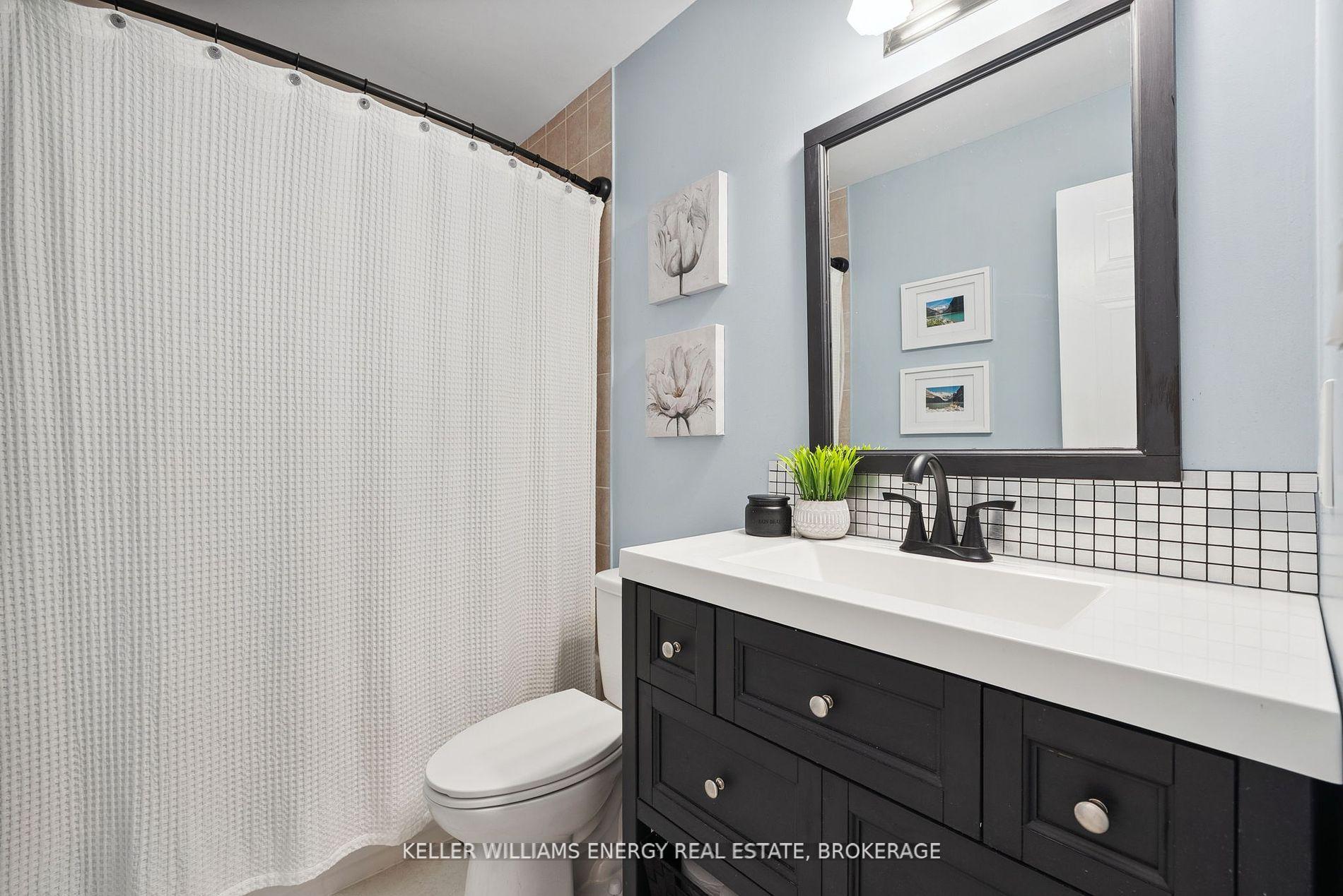Photo 26 of 41 Underwood Drive, Whitby, Brooklin — HOMEH