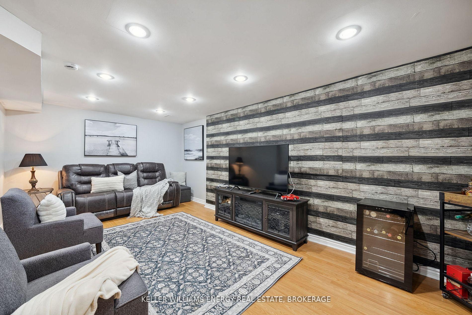 Photo 27 of 41 Underwood Drive, Whitby, Brooklin — HOMEH