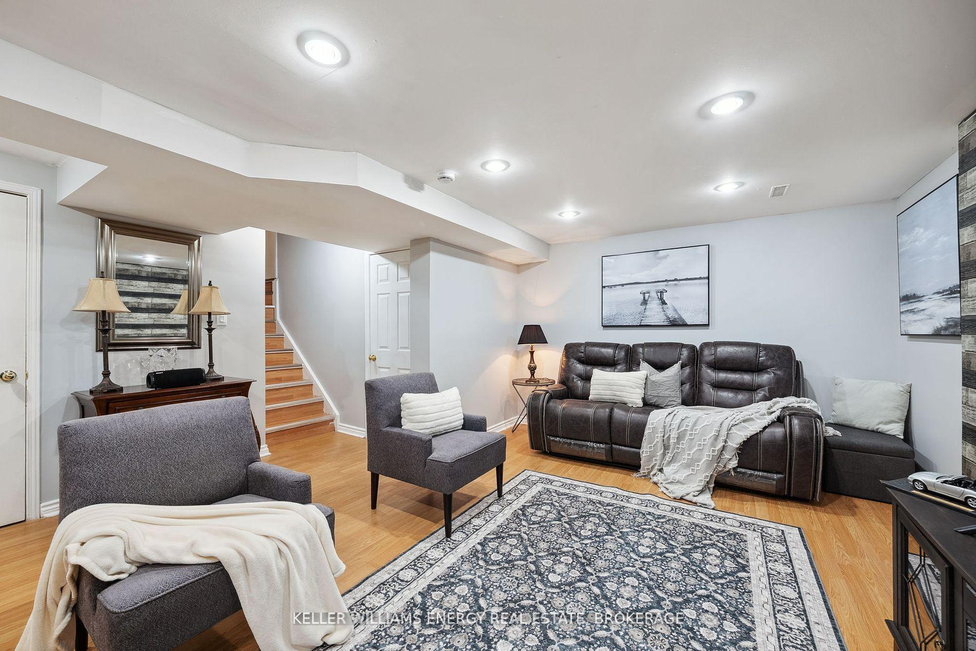 Photo 28 of 41 Underwood Drive, Whitby, Brooklin — HOMEH
