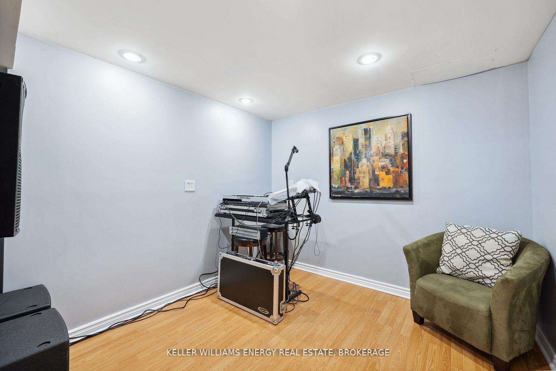 Photo 29 of 41 Underwood Drive, Whitby, Brooklin — HOMEH