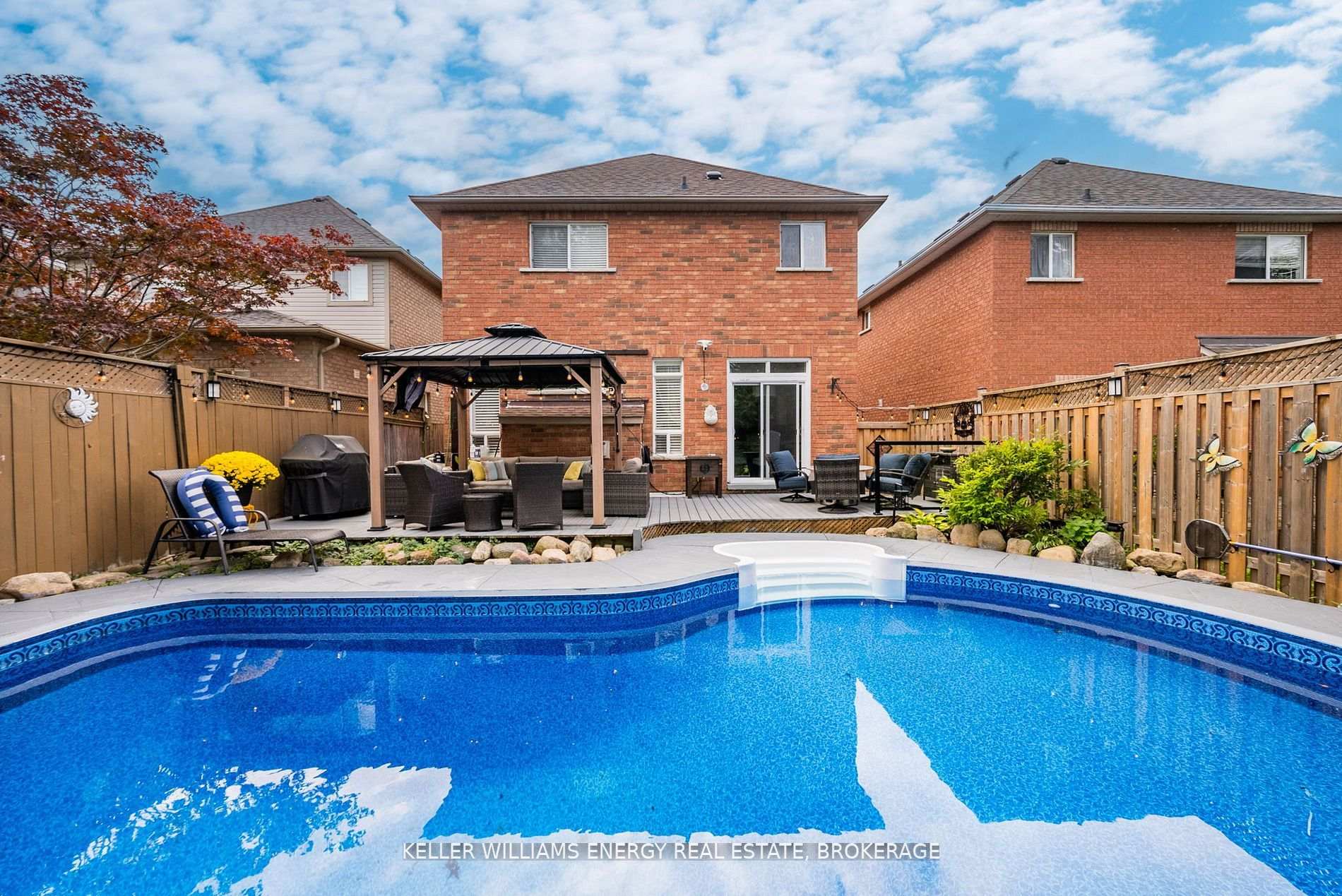 Photo 33 of 41 Underwood Drive, Whitby, Brooklin — HOMEH