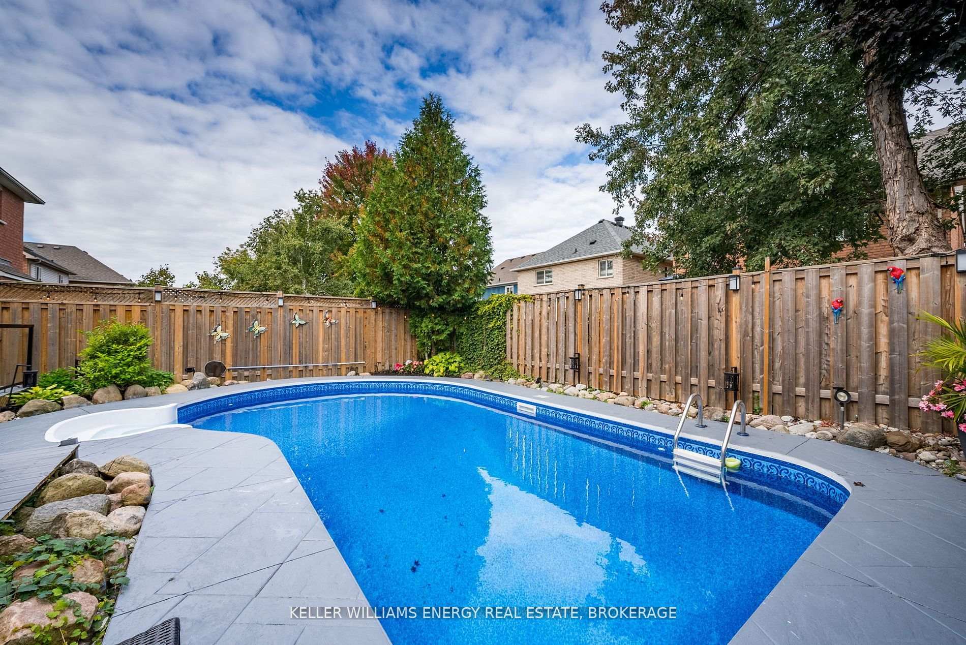 Photo 34 of 41 Underwood Drive, Whitby, Brooklin — HOMEH