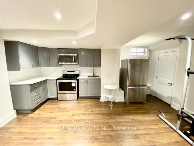 Photo 4 of 40 Tanjo Court, Vaughan, Crestwood-Springfarm-Yorkhill — HOMEH