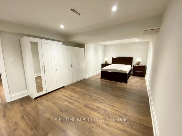 Photo 5 of 40 Tanjo Court, Vaughan, Crestwood-Springfarm-Yorkhill — HOMEH