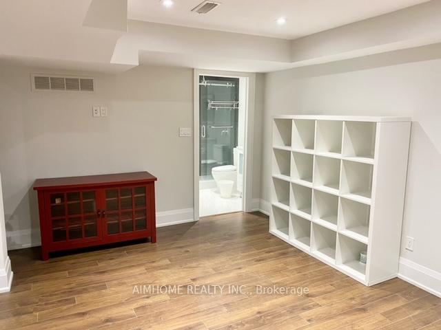 Photo 8 of 40 Tanjo Court, Vaughan, Crestwood-Springfarm-Yorkhill — HOMEH