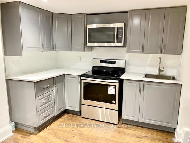 Photo 10 of 40 Tanjo Court, Vaughan, Crestwood-Springfarm-Yorkhill — HOMEH