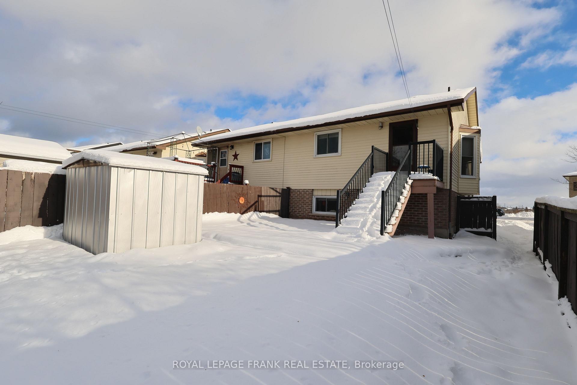 Photo 3 of 547 Crystal Drive, Peterborough, Ashburnham Ward 4 — HOMEH