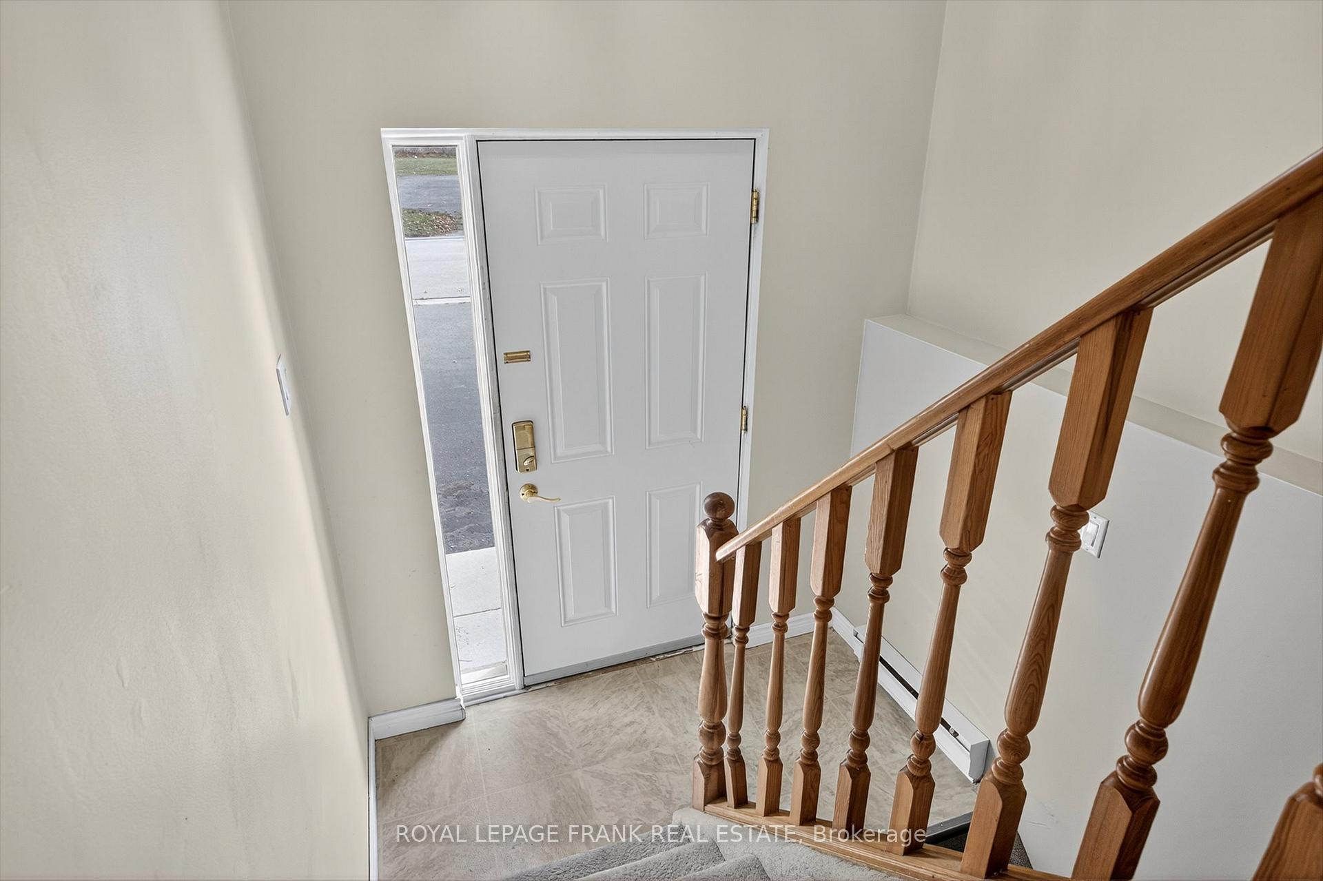Photo 4 of 547 Crystal Drive, Peterborough, Ashburnham Ward 4 — HOMEH