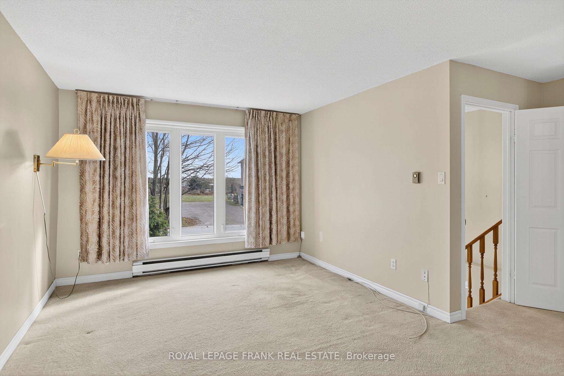 Photo 5 of 547 Crystal Drive, Peterborough, Ashburnham Ward 4 — HOMEH