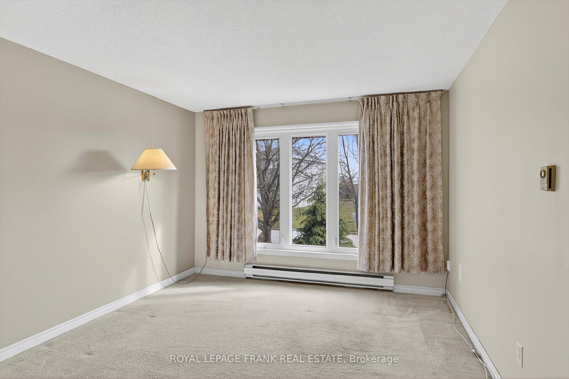 Photo 6 of 547 Crystal Drive, Peterborough, Ashburnham Ward 4 — HOMEH
