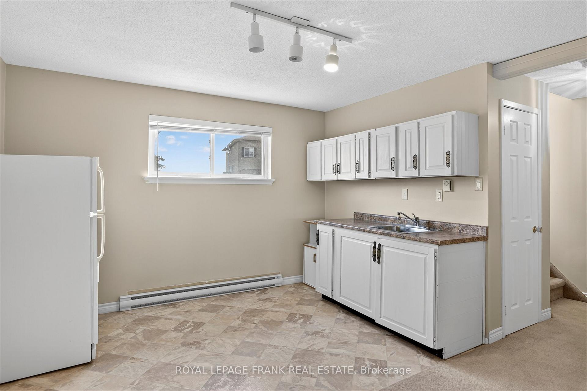 Photo 21 of 547 Crystal Drive, Peterborough, Ashburnham Ward 4 — HOMEH