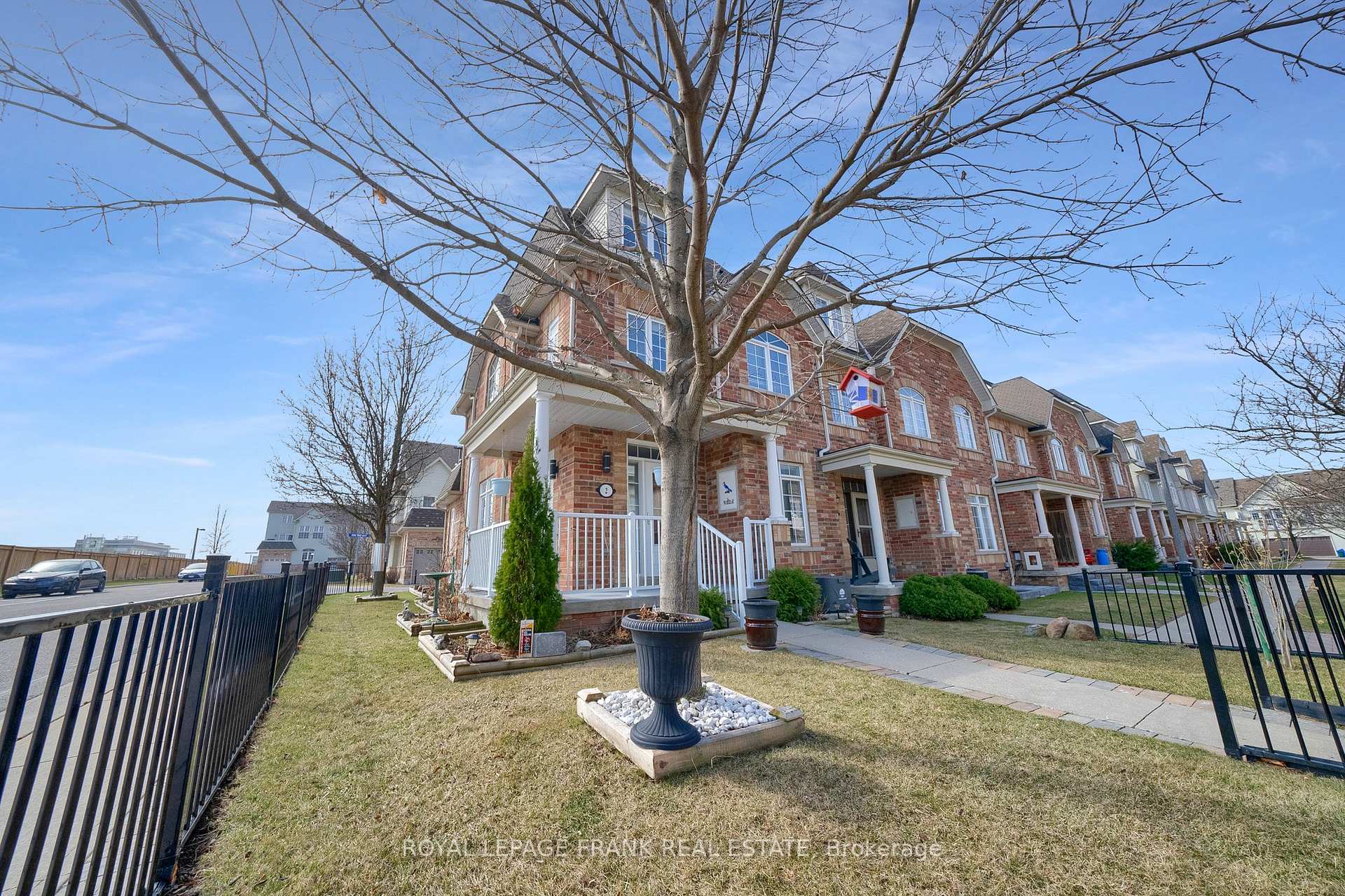 Photo 36 of 2 Yewtree Way, Whitby, Pringle Creek — HOMEH