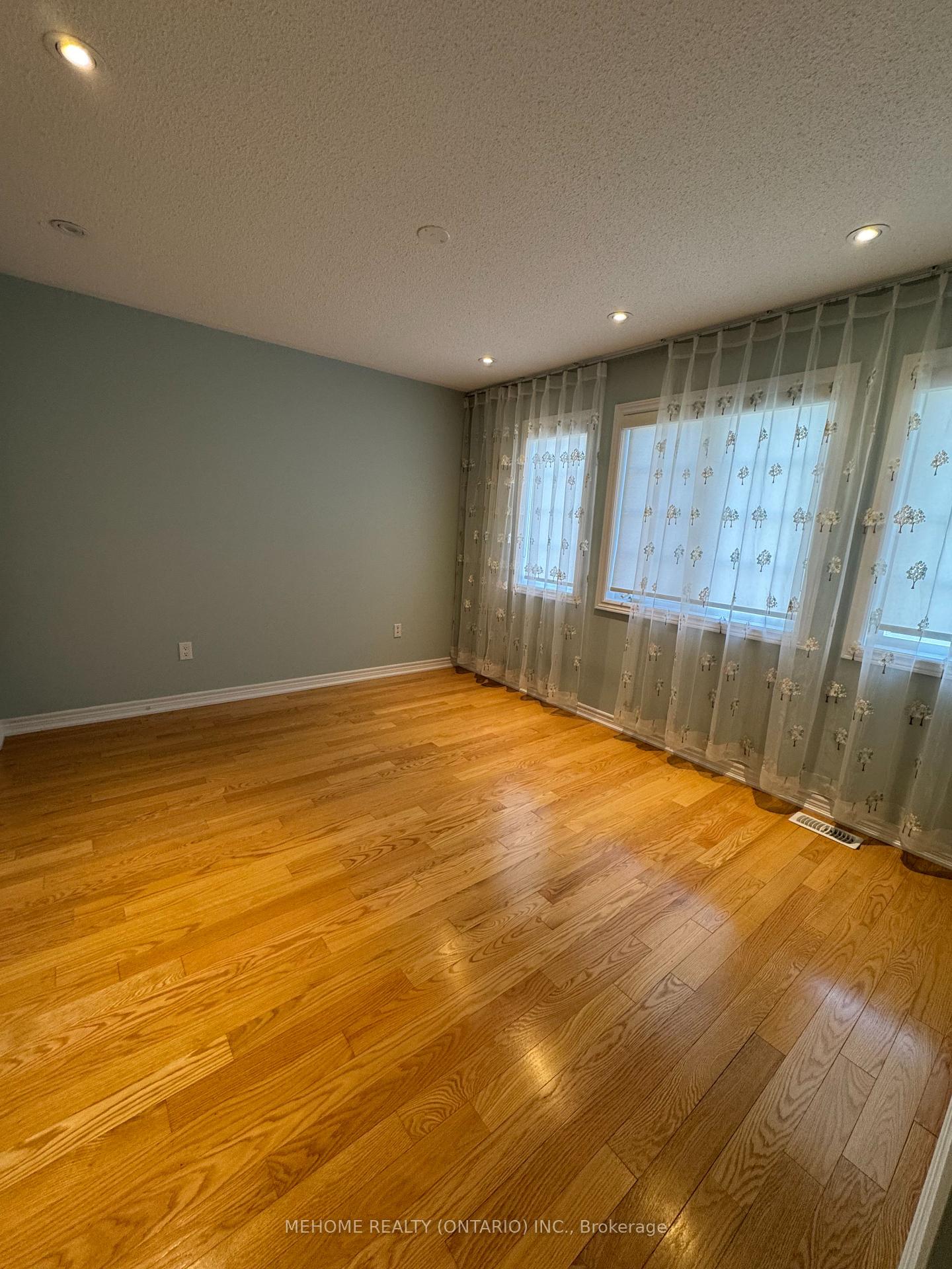 Photo 5 of 35 Jacobi Court, Vaughan, Patterson — HOMEH