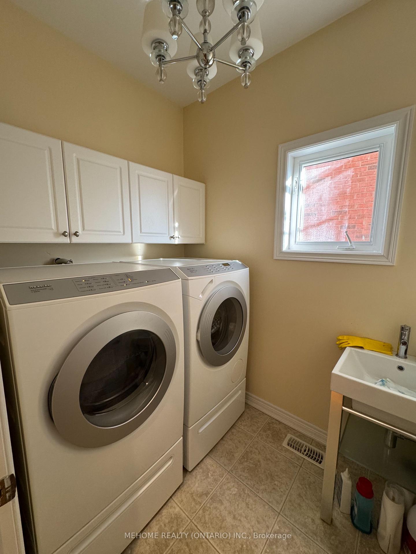Photo 12 of 35 Jacobi Court, Vaughan, Patterson — HOMEH