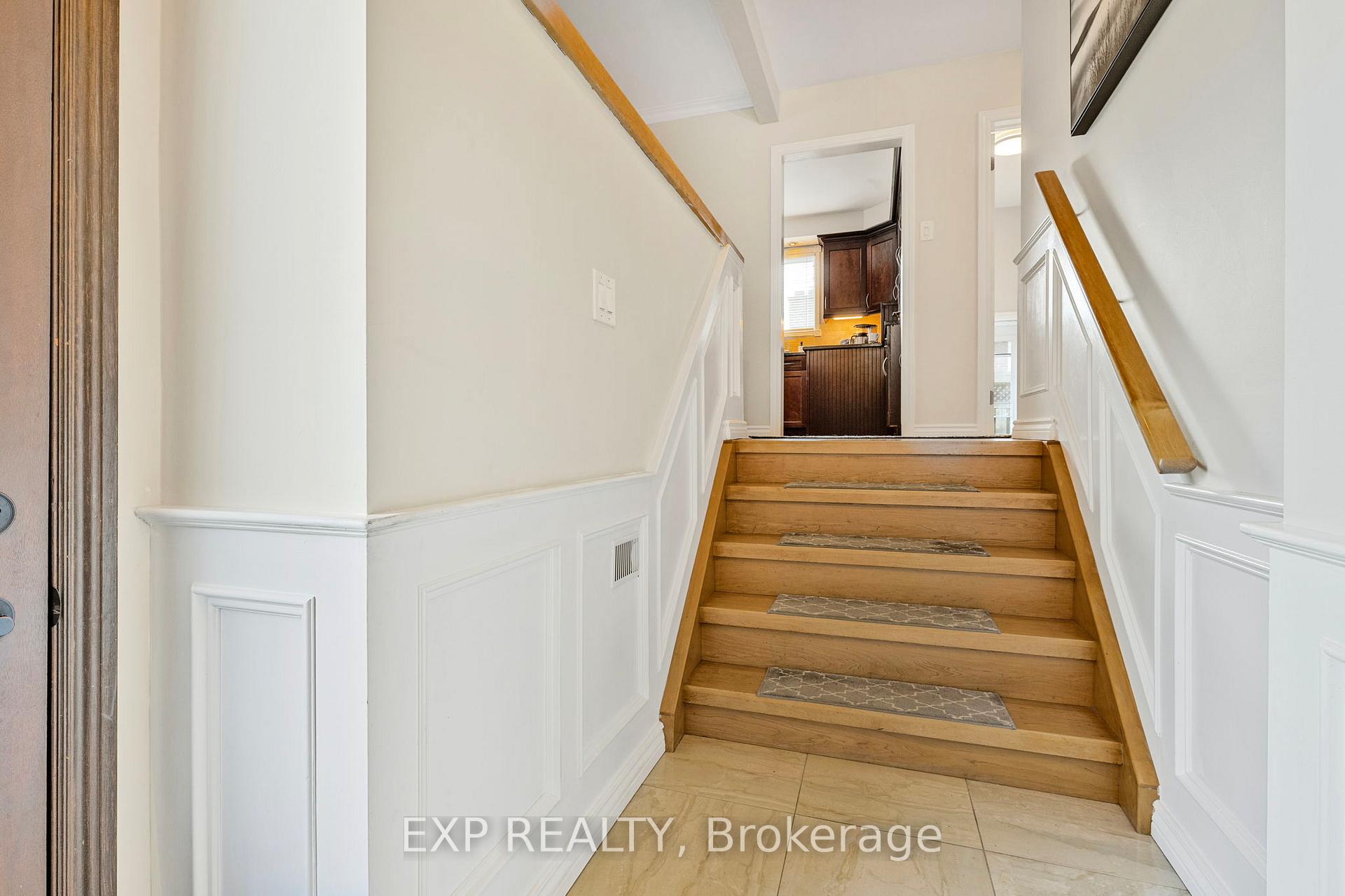 Photo 2 of 32 Kemano Road, Aurora, Aurora Heights — HOMEH