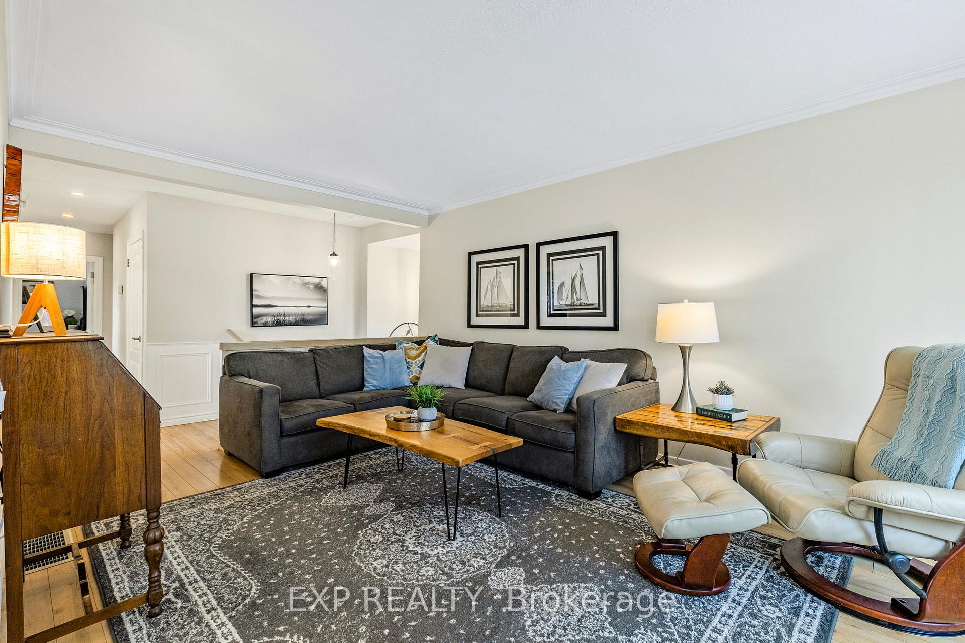 Photo 4 of 32 Kemano Road, Aurora, Aurora Heights — HOMEH