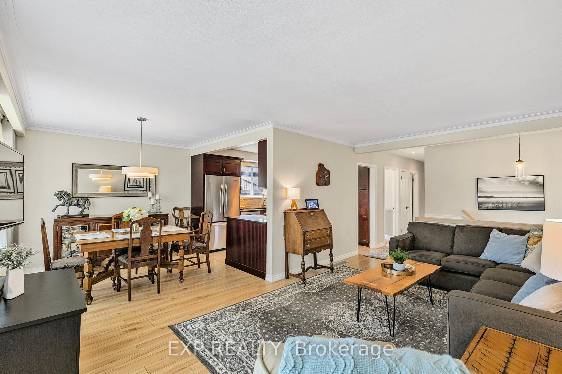 Photo 5 of 32 Kemano Road, Aurora, Aurora Heights — HOMEH