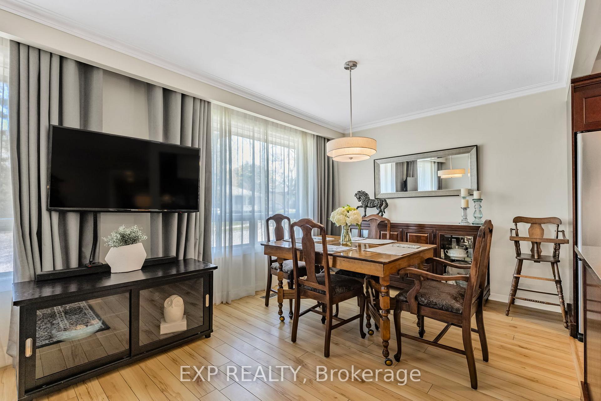 Photo 8 of 32 Kemano Road, Aurora, Aurora Heights — HOMEH