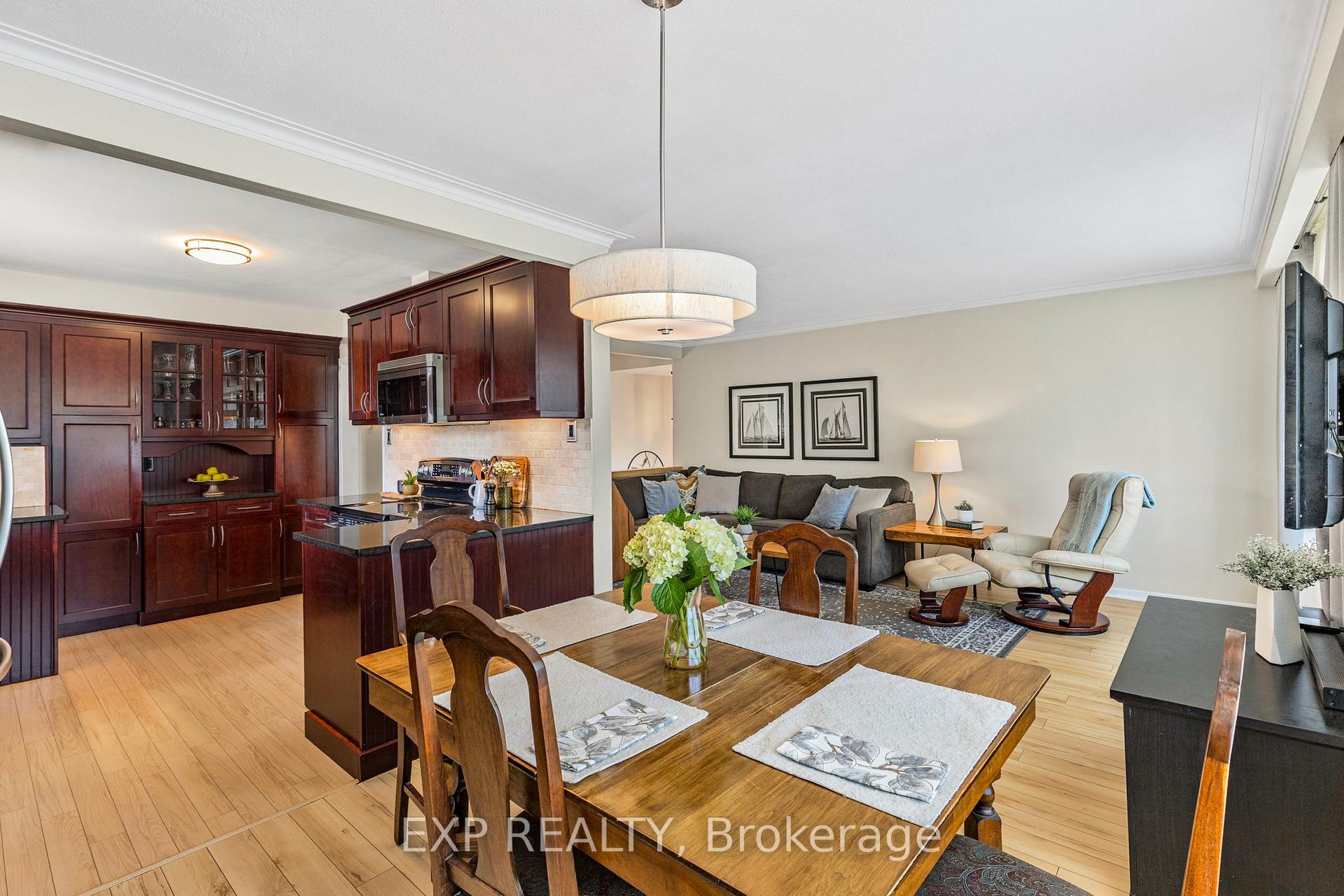 Photo 6 of 32 Kemano Road, Aurora, Aurora Heights — HOMEH