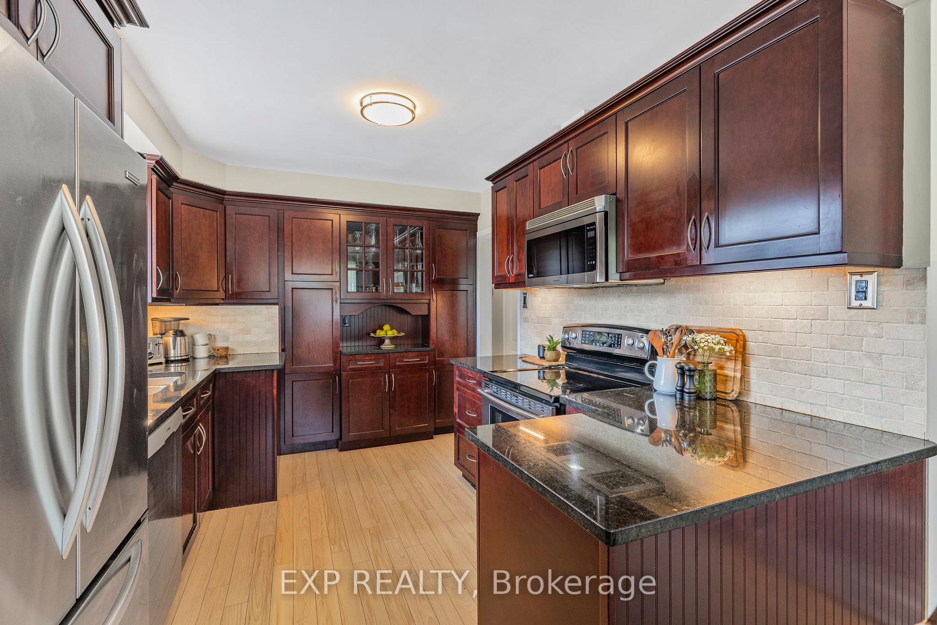 Photo 9 of 32 Kemano Road, Aurora, Aurora Heights — HOMEH