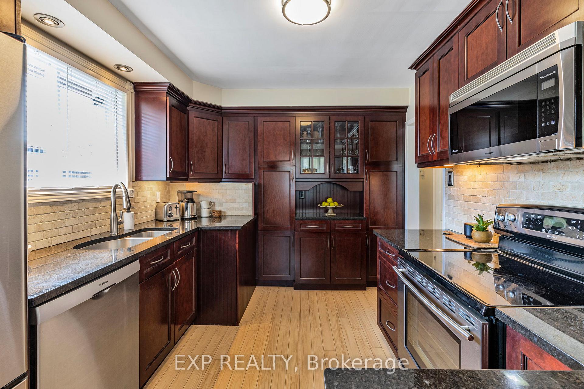 Photo 11 of 32 Kemano Road, Aurora, Aurora Heights — HOMEH
