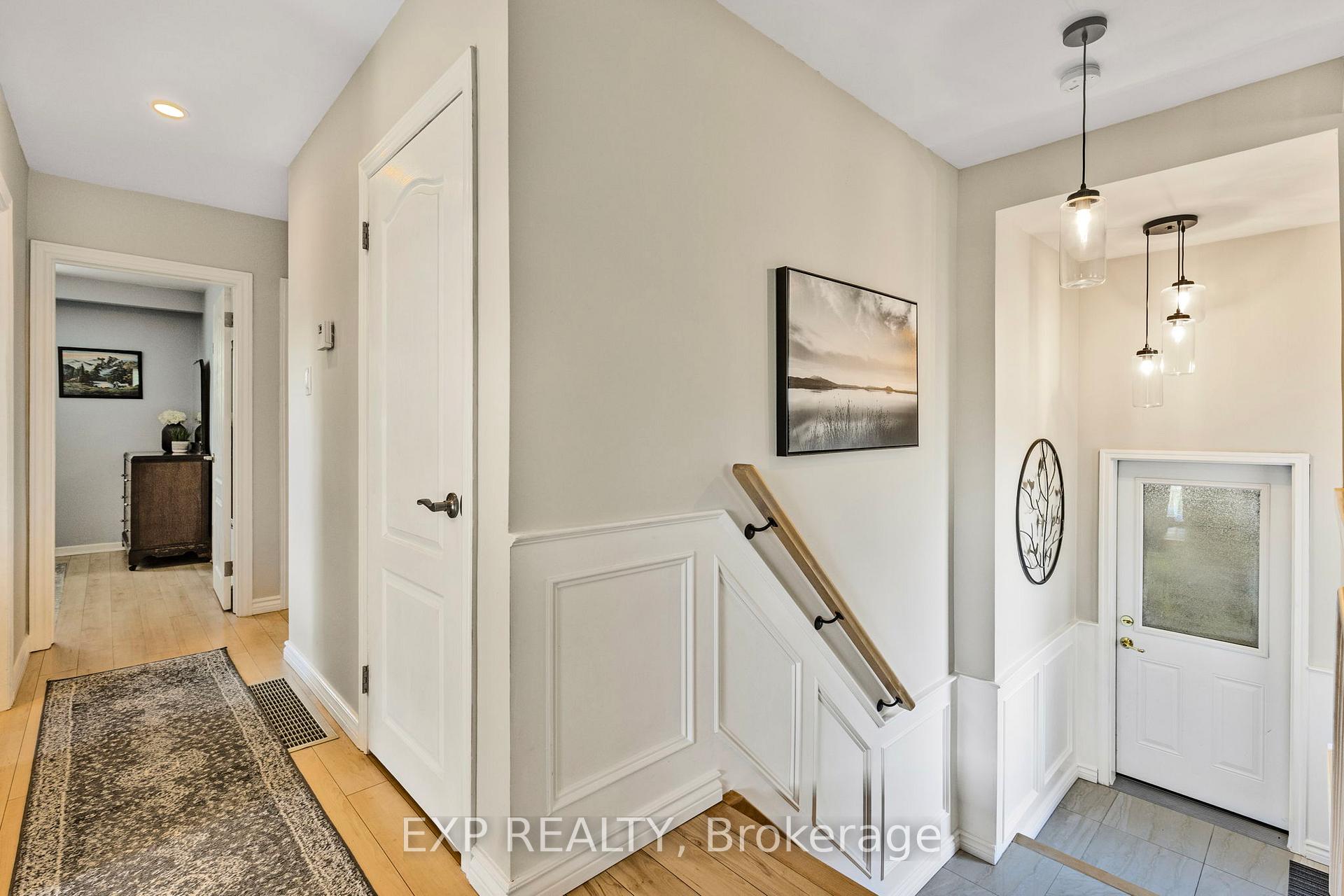 Photo 12 of 32 Kemano Road, Aurora, Aurora Heights — HOMEH