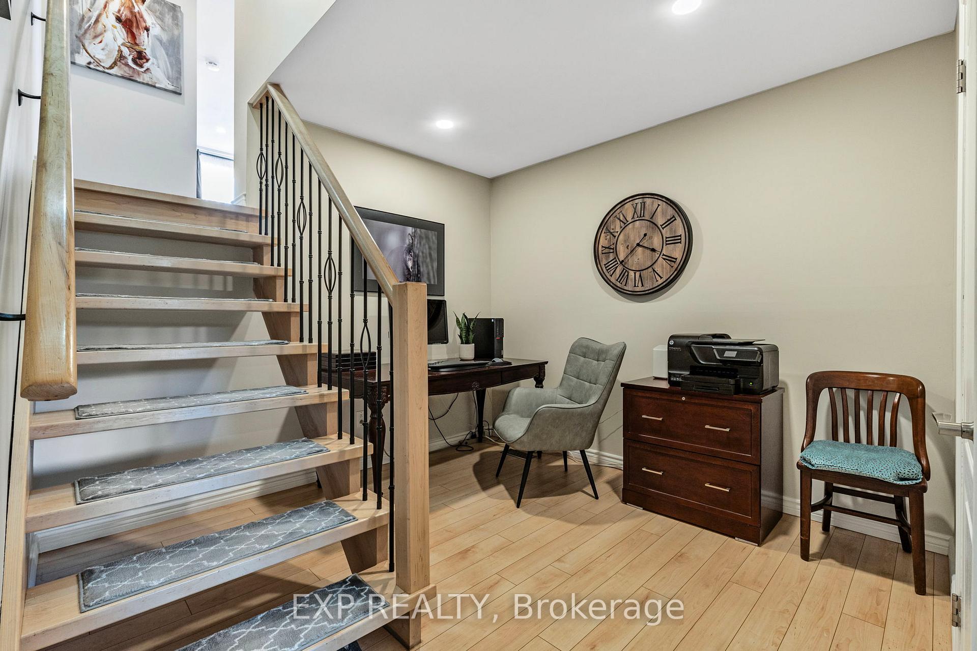 Photo 17 of 32 Kemano Road, Aurora, Aurora Heights — HOMEH