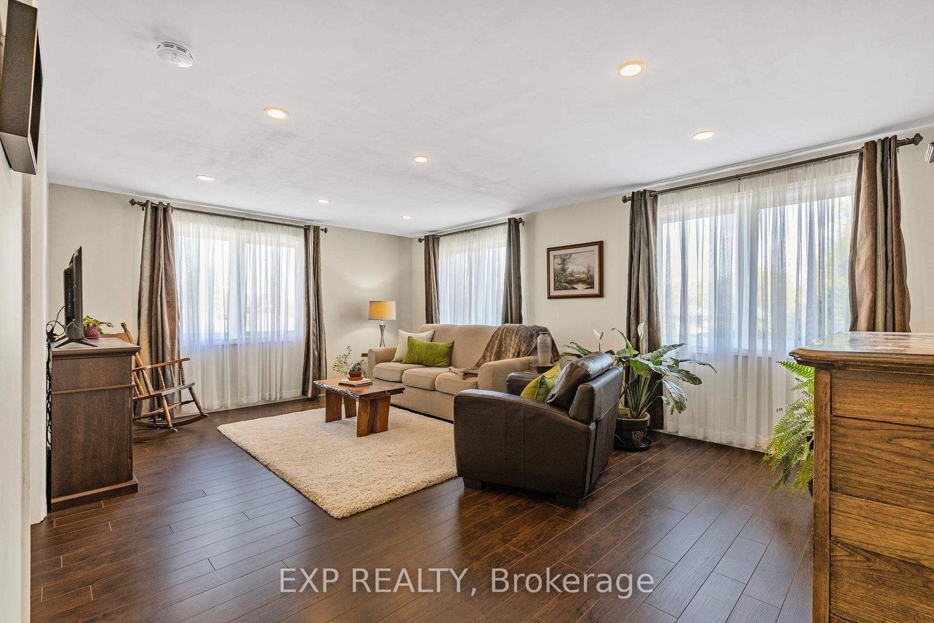 Photo 18 of 32 Kemano Road, Aurora, Aurora Heights — HOMEH