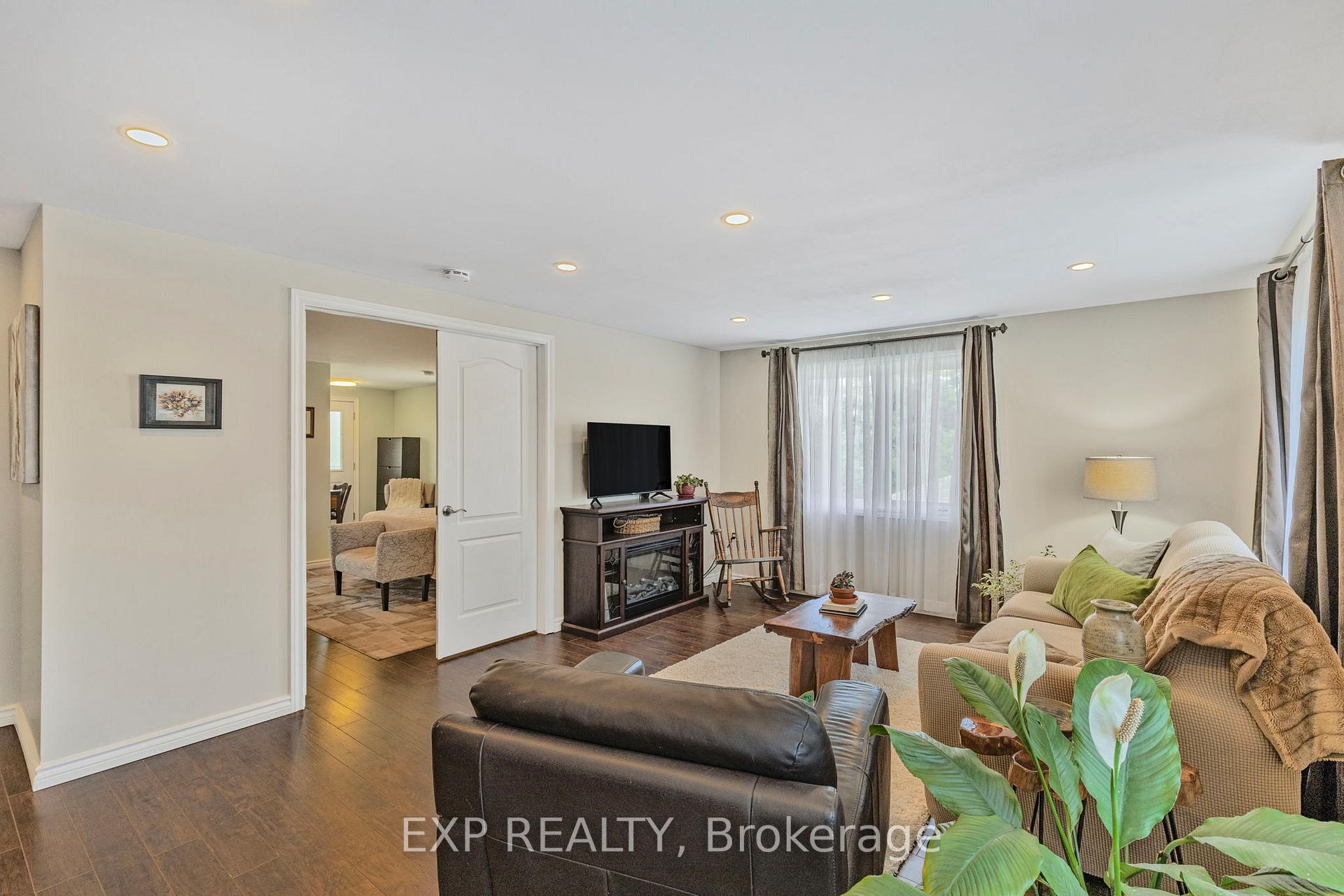 Photo 19 of 32 Kemano Road, Aurora, Aurora Heights — HOMEH