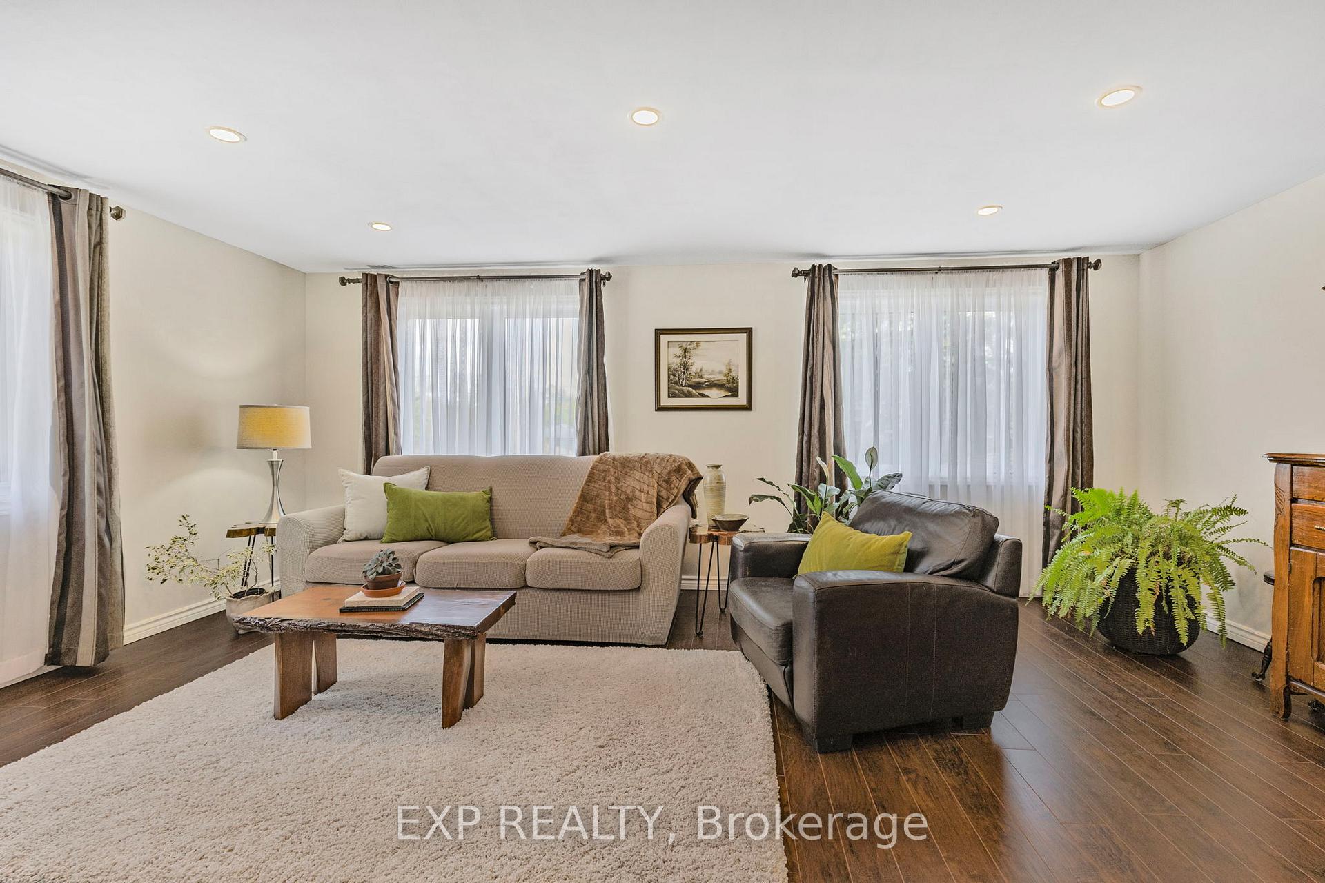Photo 23 of 32 Kemano Road, Aurora, Aurora Heights — HOMEH