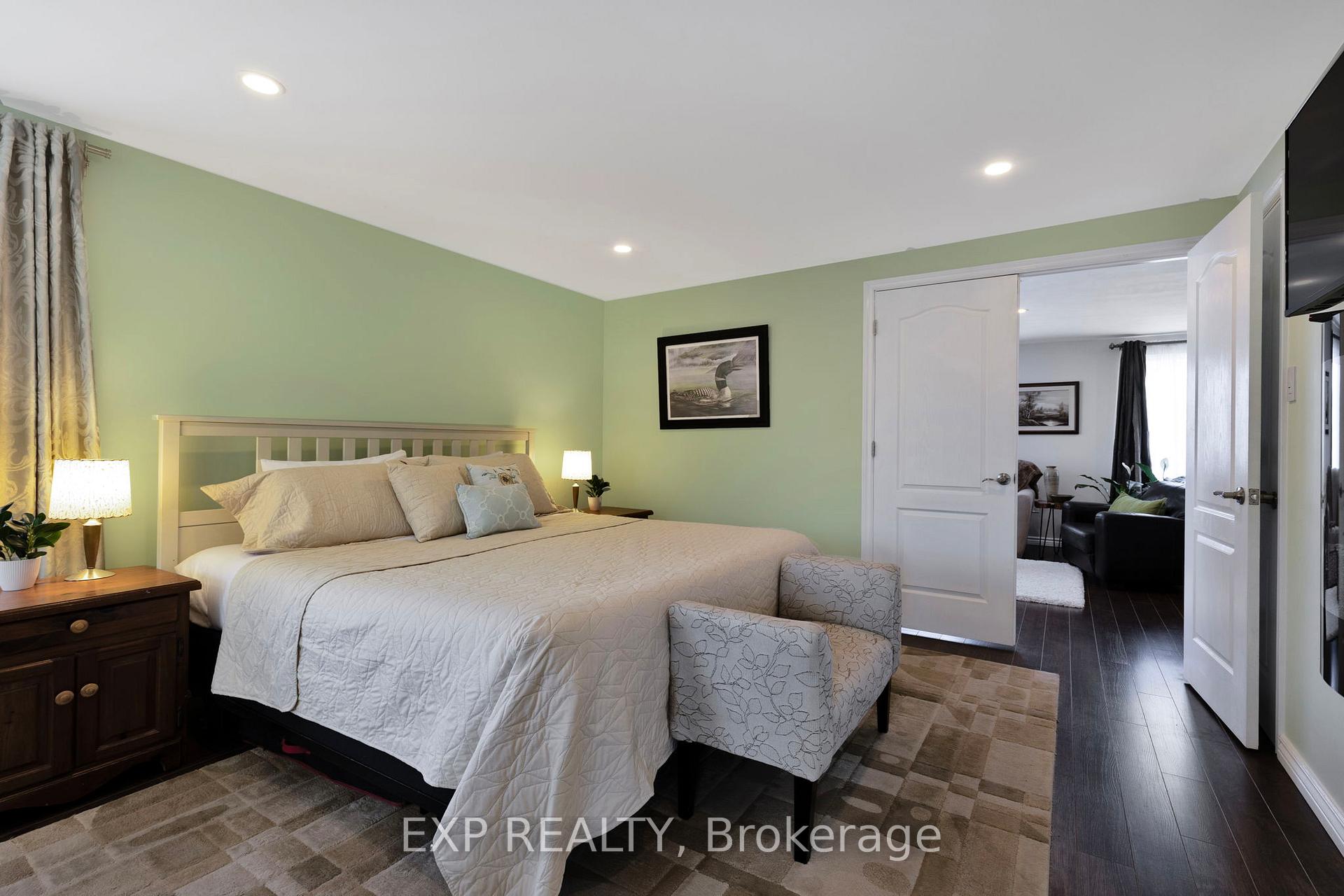 Photo 22 of 32 Kemano Road, Aurora, Aurora Heights — HOMEH