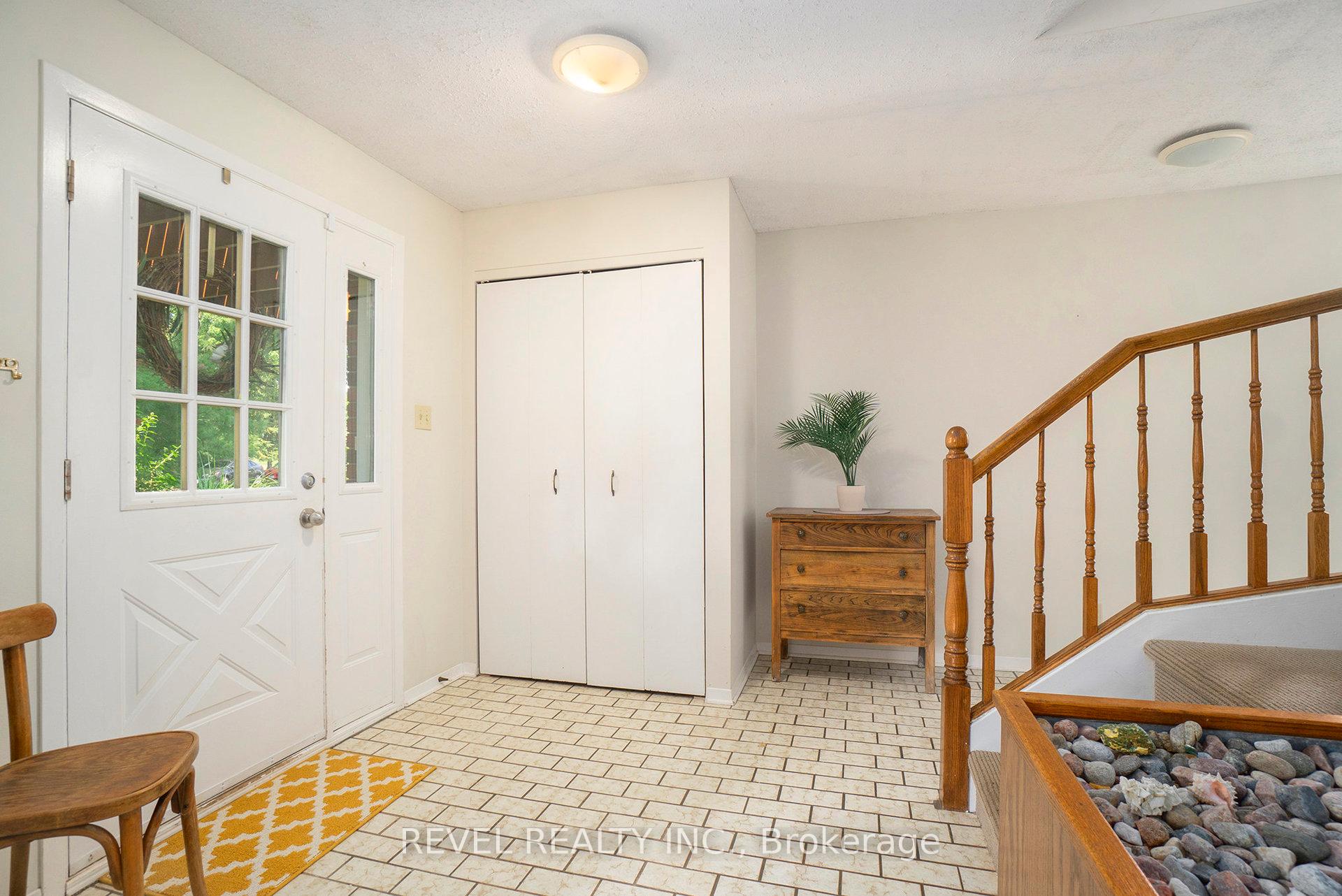 Photo 2 of 2748 Howe Street, Ottawa, Britannia — HOMEH