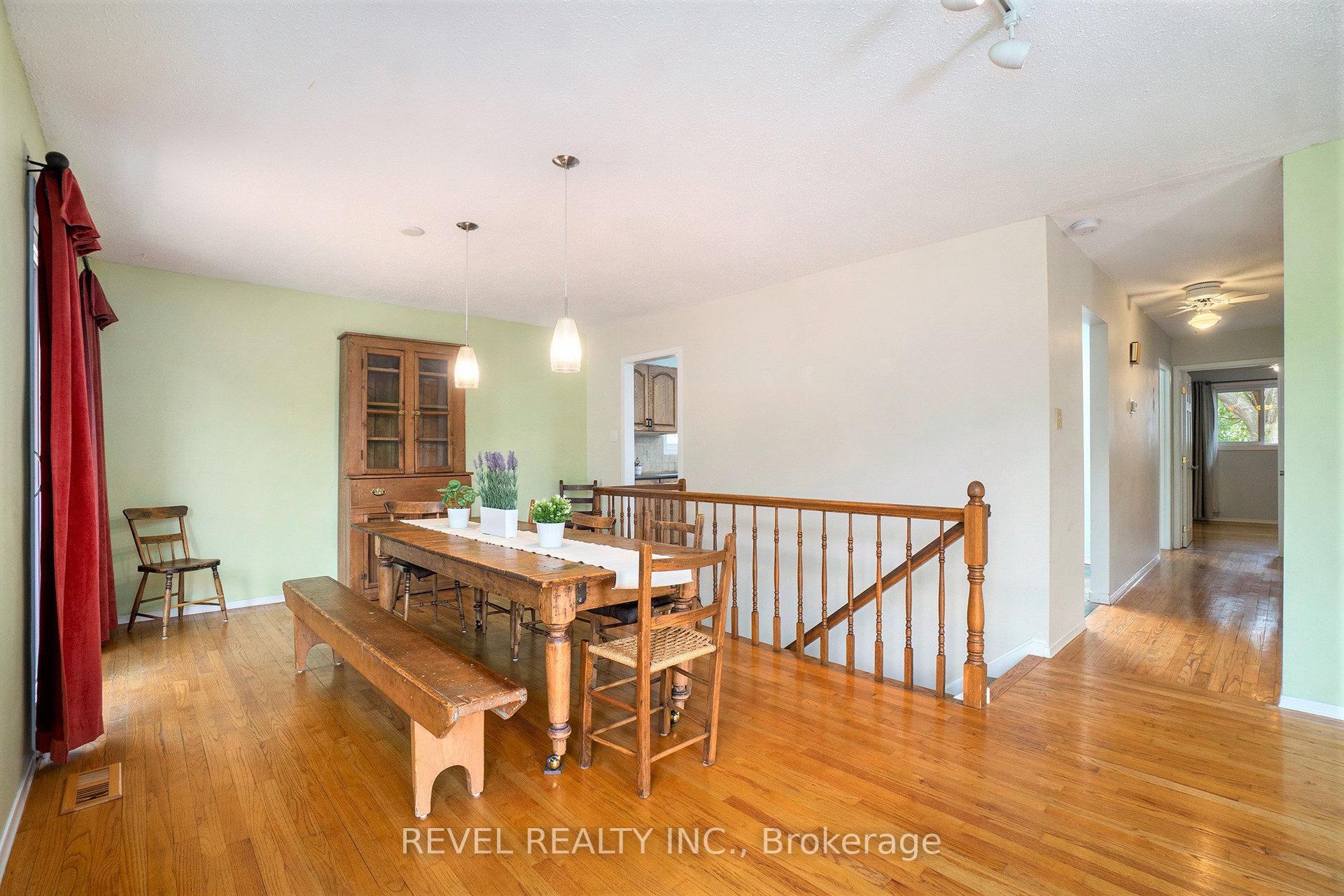 Photo 5 of 2748 Howe Street, Ottawa, Britannia — HOMEH