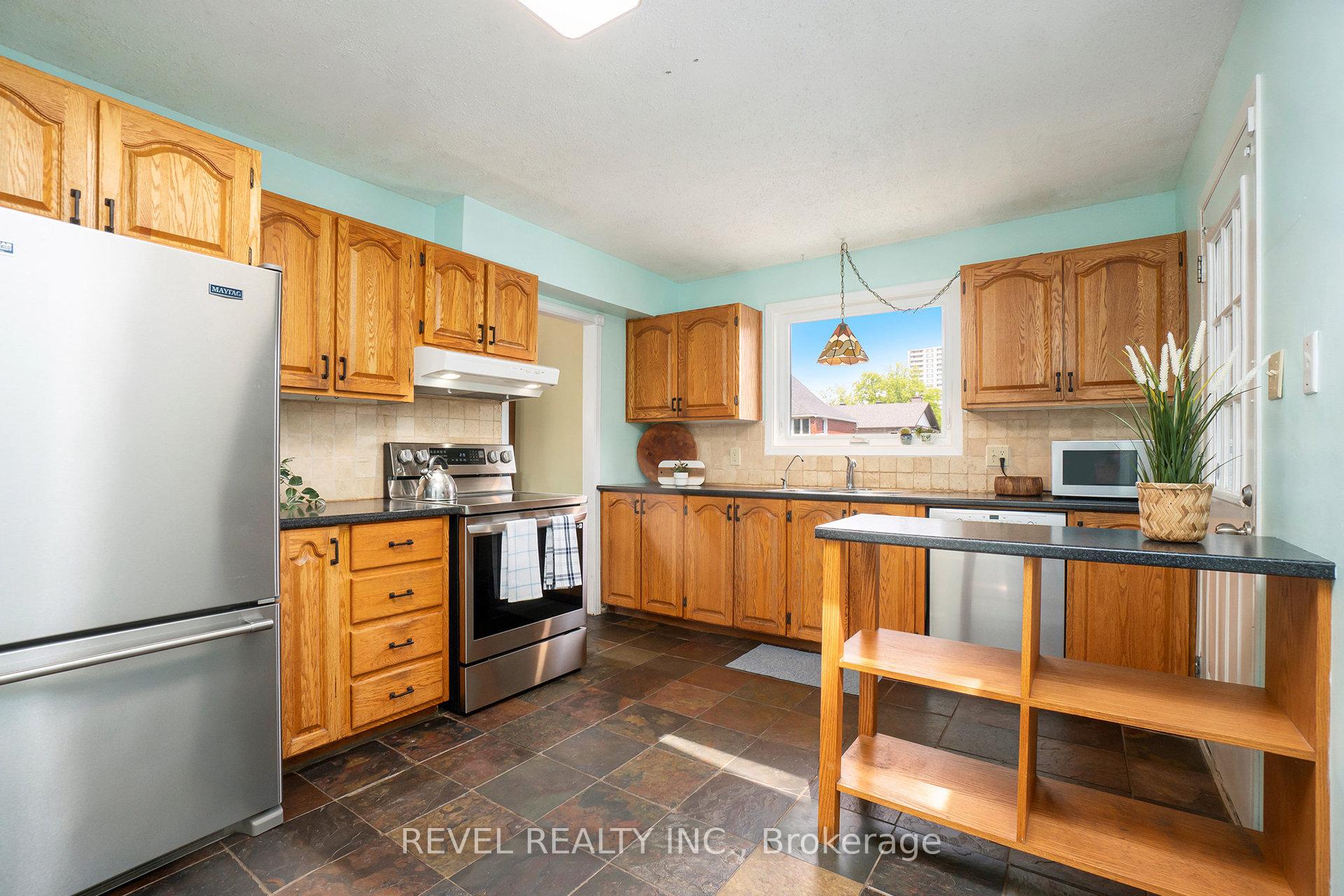 Photo 9 of 2748 Howe Street, Ottawa, Britannia — HOMEH