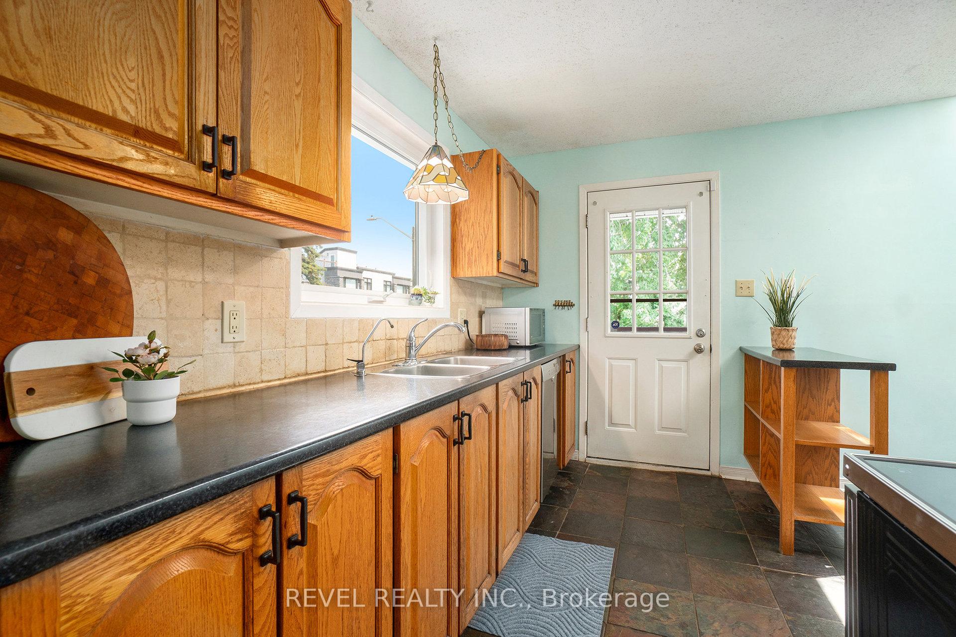 Photo 12 of 2748 Howe Street, Ottawa, Britannia — HOMEH