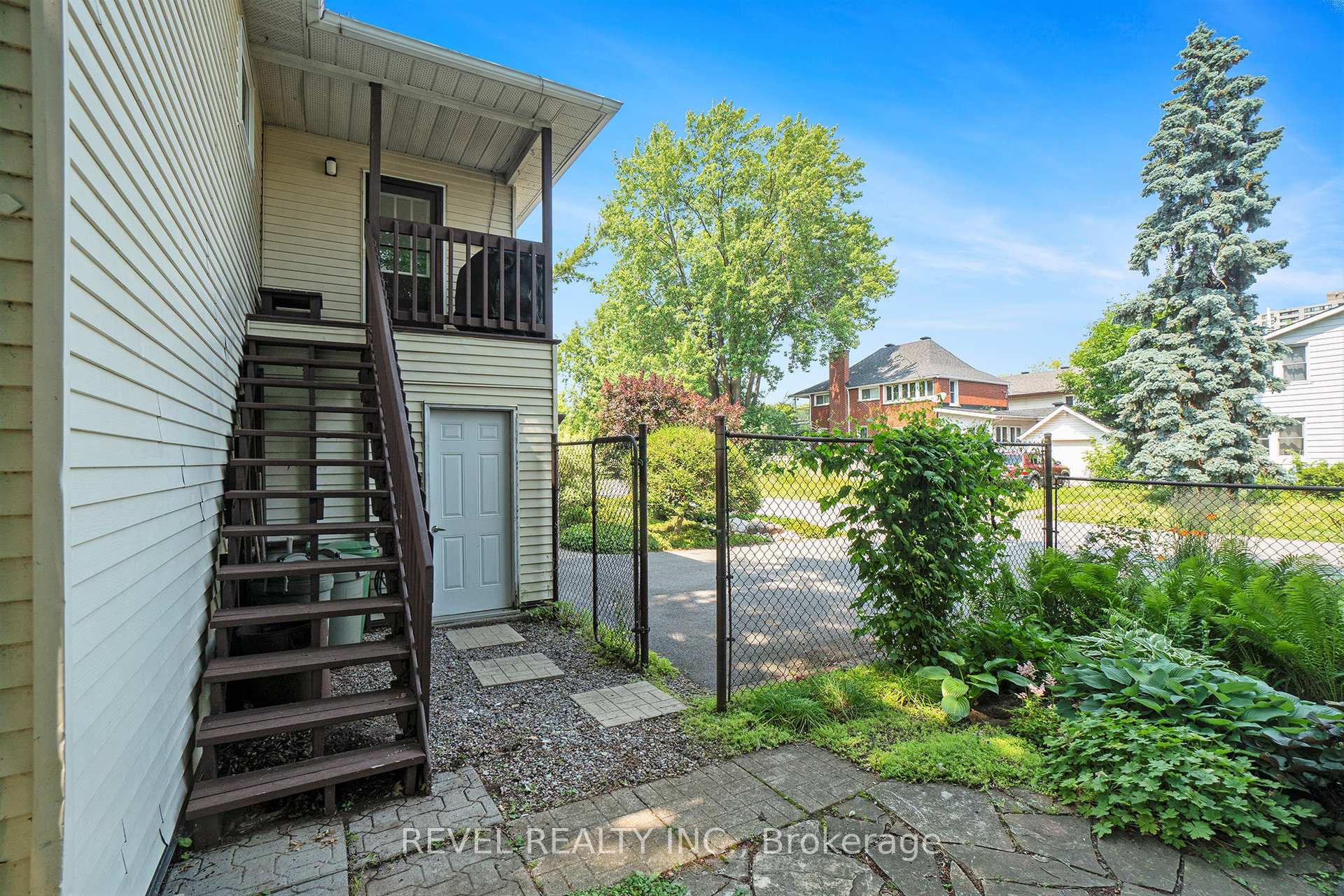 Photo 37 of 2748 Howe Street, Ottawa, Britannia — HOMEH