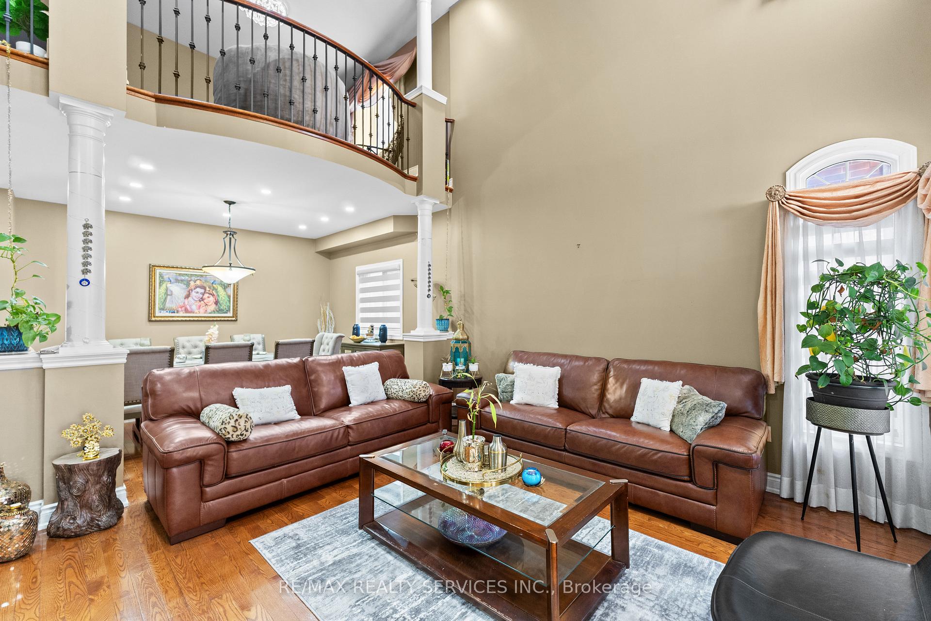 Photo 8 of 57 Lafayette Boulevard, Whitby, Williamsburg — HOMEH