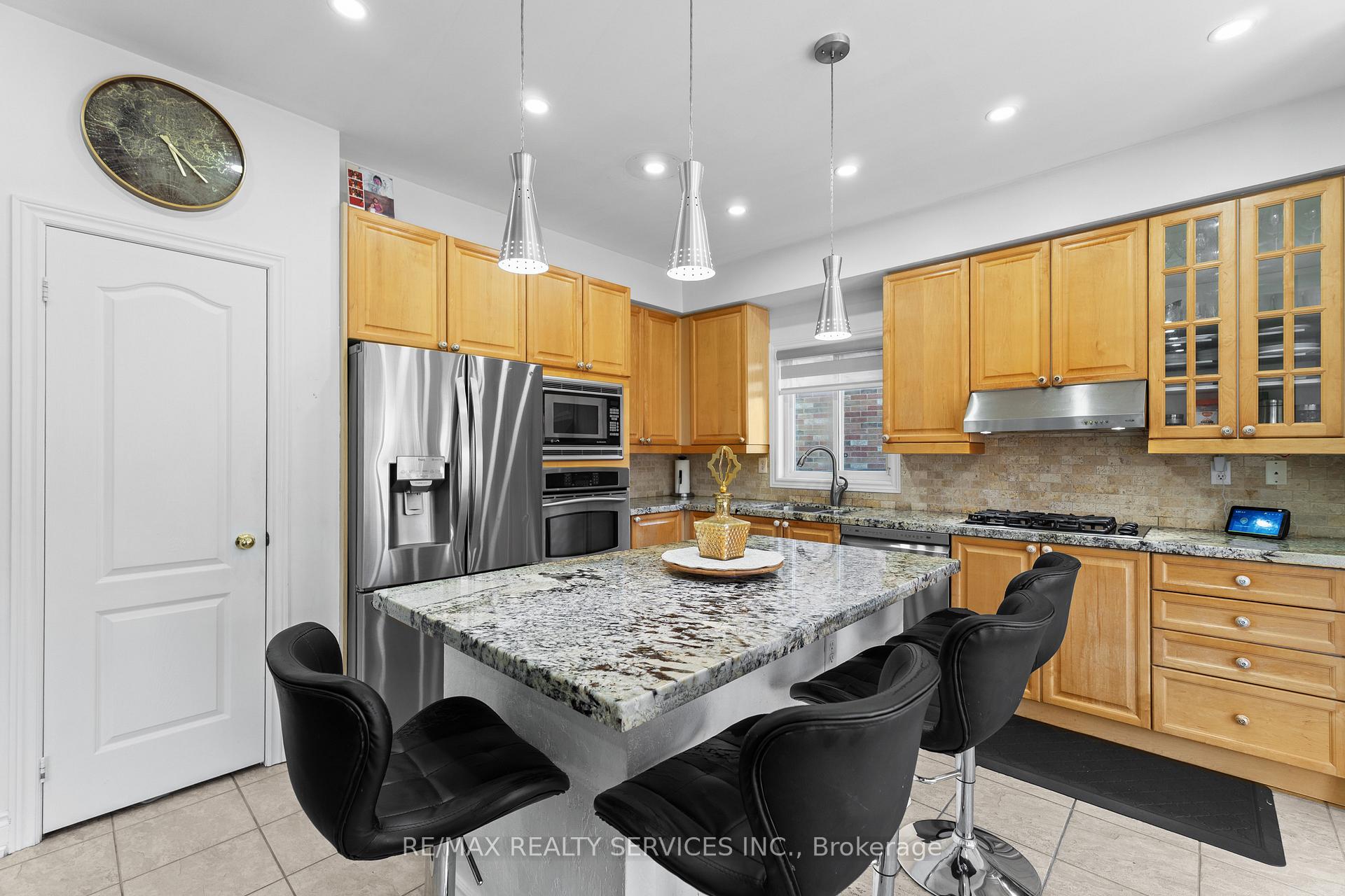 Photo 14 of 57 Lafayette Boulevard, Whitby, Williamsburg — HOMEH
