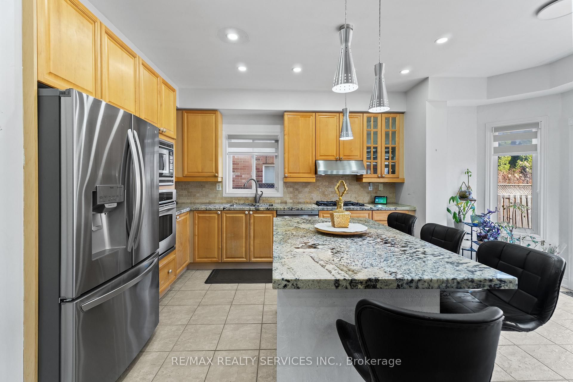 Photo 15 of 57 Lafayette Boulevard, Whitby, Williamsburg — HOMEH