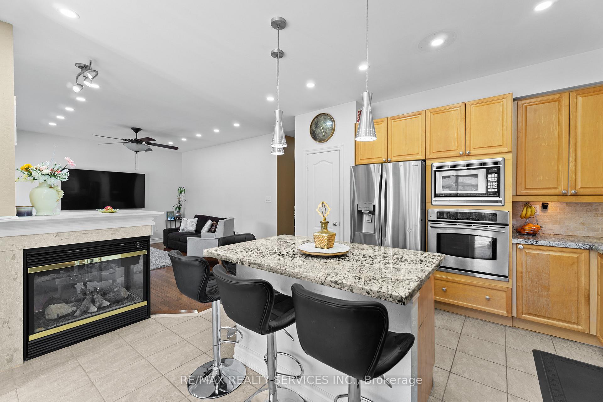 Photo 16 of 57 Lafayette Boulevard, Whitby, Williamsburg — HOMEH
