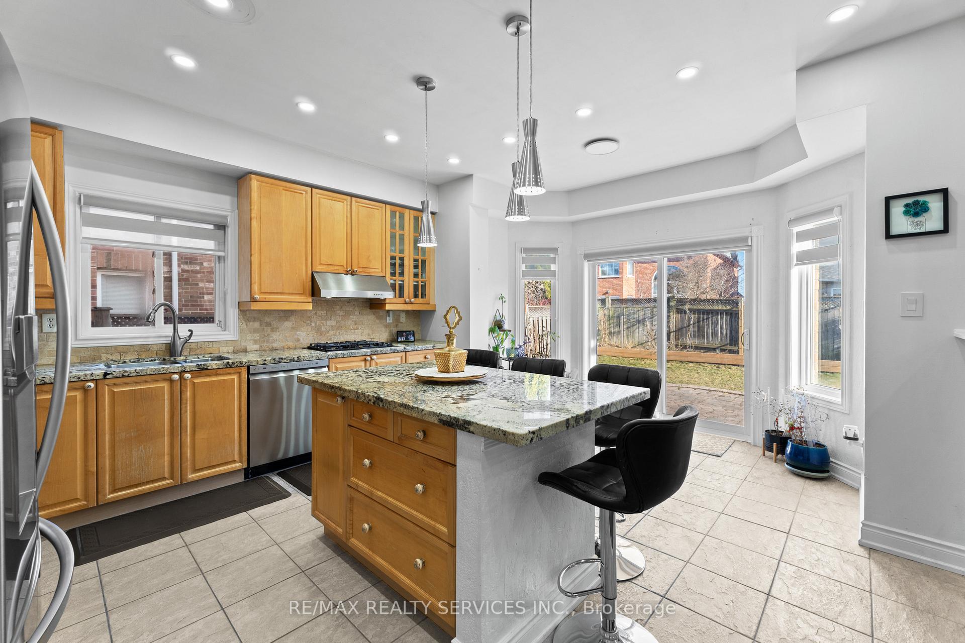 Photo 17 of 57 Lafayette Boulevard, Whitby, Williamsburg — HOMEH