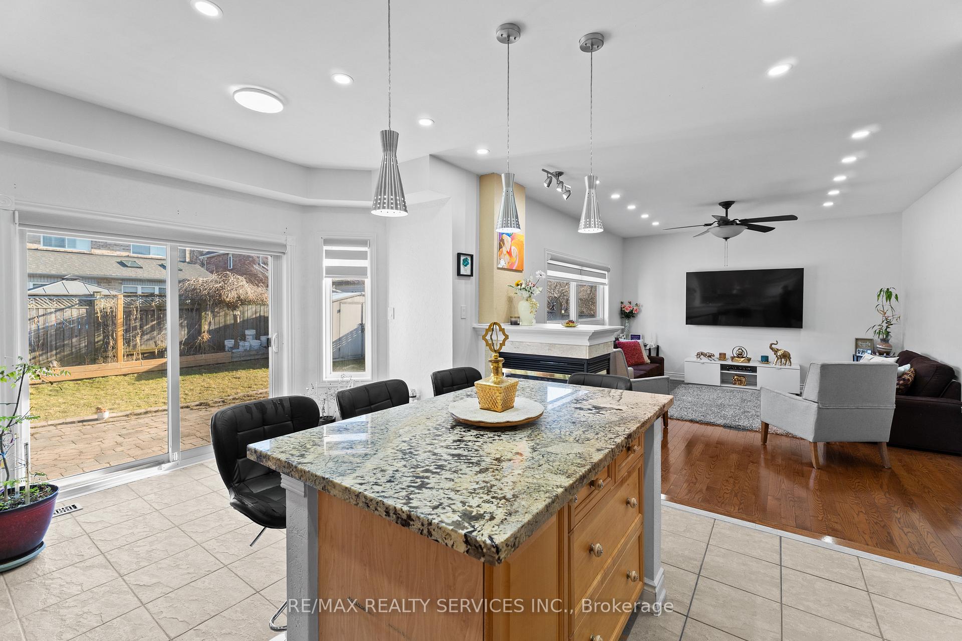 Photo 18 of 57 Lafayette Boulevard, Whitby, Williamsburg — HOMEH