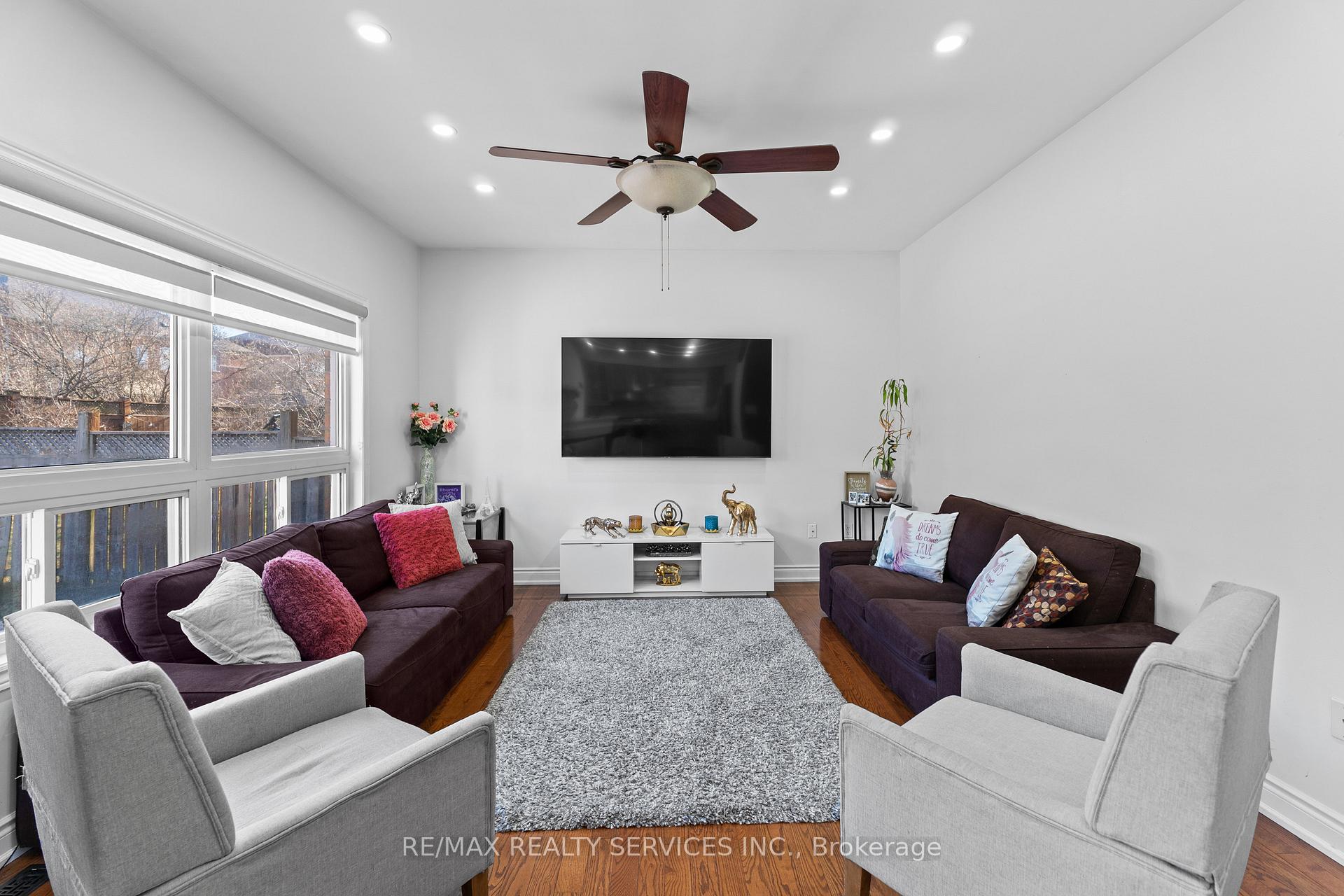 Photo 19 of 57 Lafayette Boulevard, Whitby, Williamsburg — HOMEH