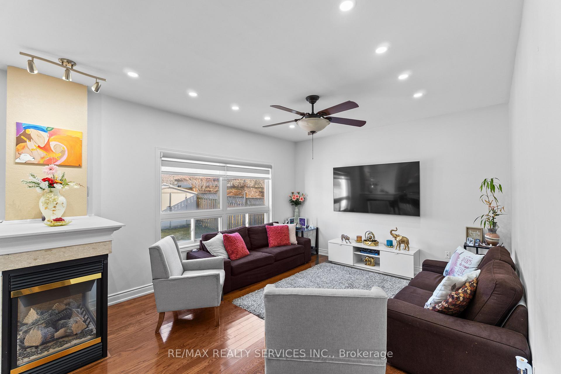 Photo 20 of 57 Lafayette Boulevard, Whitby, Williamsburg — HOMEH