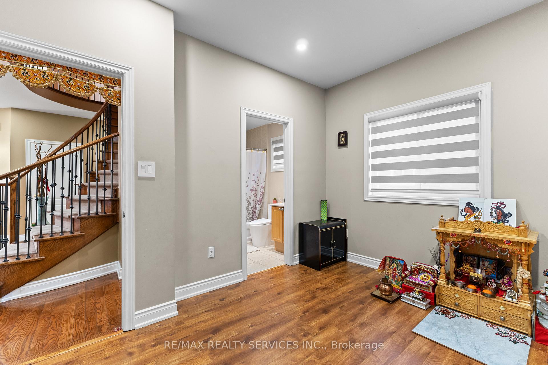 Photo 23 of 57 Lafayette Boulevard, Whitby, Williamsburg — HOMEH