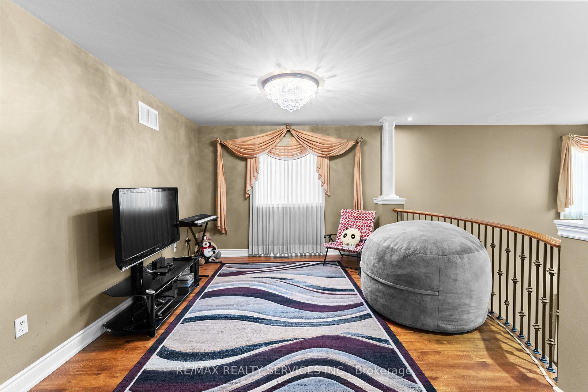 Photo 41 of 57 Lafayette Boulevard, Whitby, Williamsburg — HOMEH