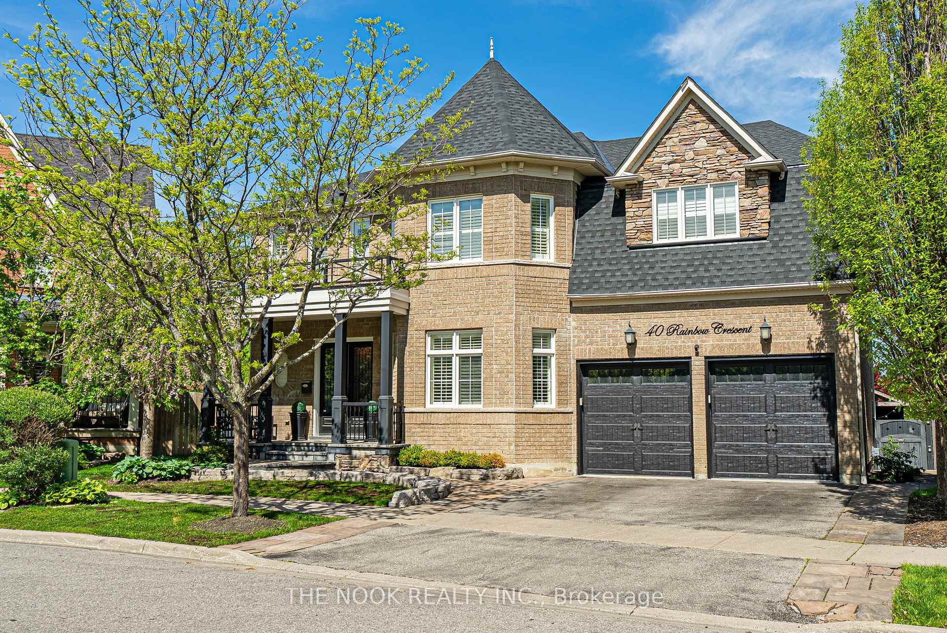 Photo 2 of 40 Rainbow Crescent, Whitby, Brooklin — HOMEH