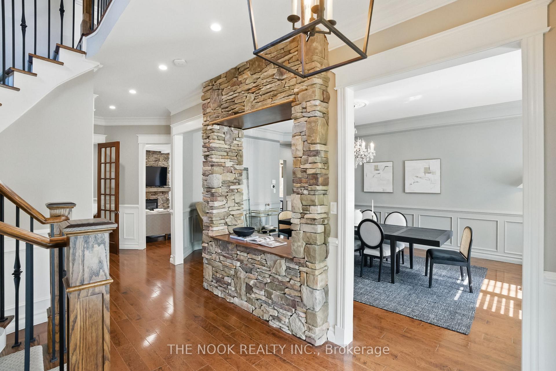 Photo 4 of 40 Rainbow Crescent, Whitby, Brooklin — HOMEH