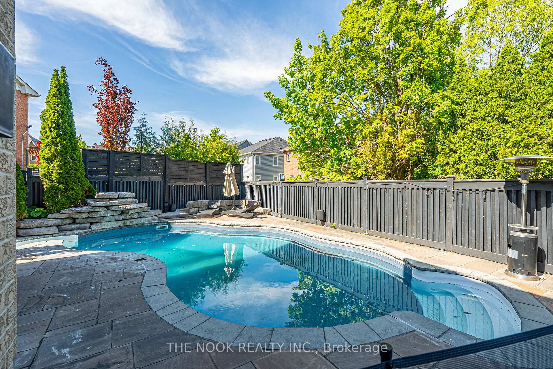 Photo 44 of 40 Rainbow Crescent, Whitby, Brooklin — HOMEH